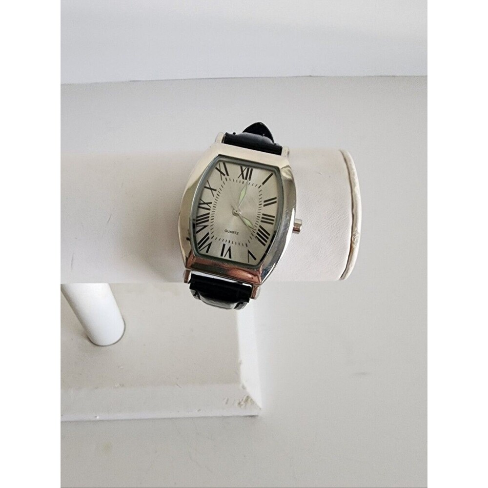 Quartz Silver Tone Black Band Women's Leather Watch